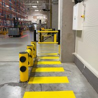 Flexible anti-impact barriers