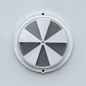 TEPELN� ZARIADENIE S REFLEKTORMI